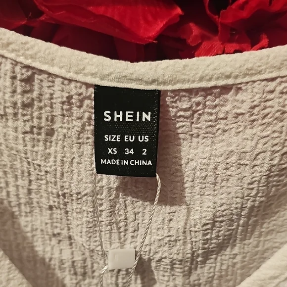 SHEIN NWT Women's Cream Ruched Crop Blouse Short Sleeve Size XSmall - Picture 2 of 7